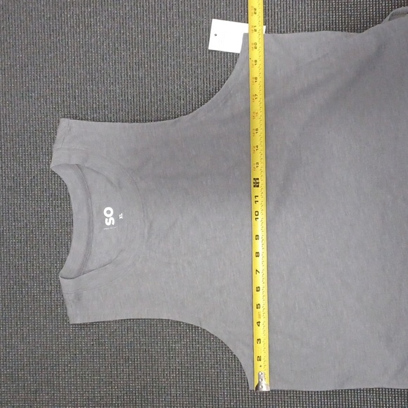 XL tank tops w/ small side splits. Gray & Green sleeveless tops. NWT - Picture 5 of 15